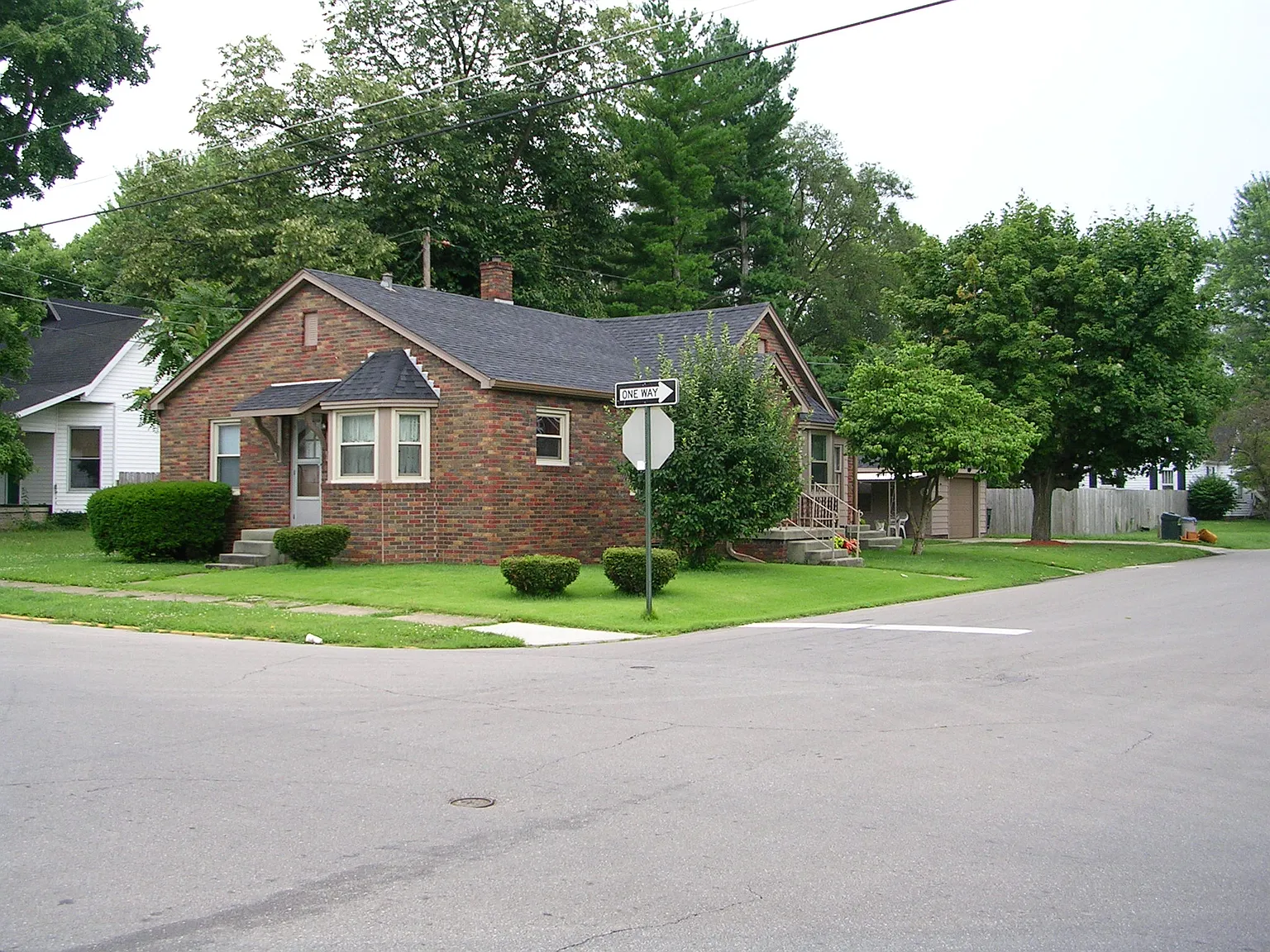 1639 Maple St photo 1
