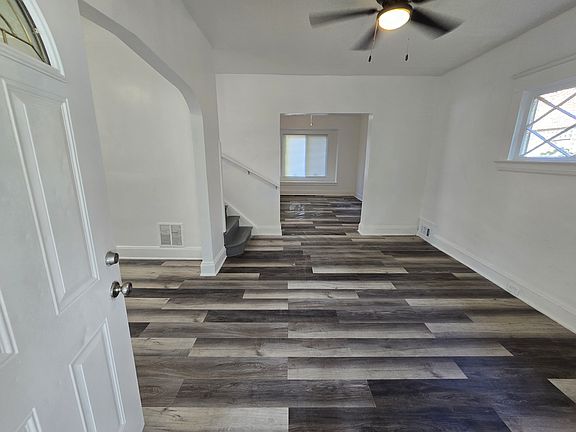 3rd image of 10911 Morison Ave