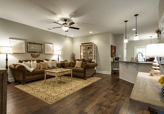 4th image of 519 Vintage Green Ln