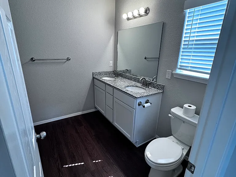 603 Woodcreek Loop — Photo 8
