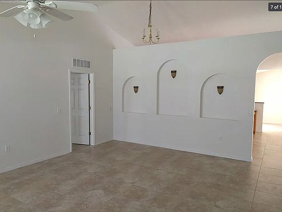 2nd image of 67 Round Thorn Dr