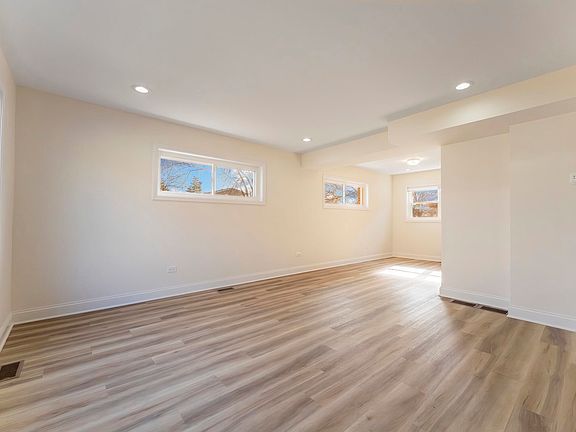3rd image of 1206 S 16th Ave APT A