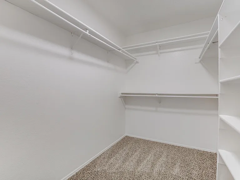 434 Wellington Dr — Photo 8