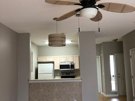 3rd image of 904 Southern Creek Dr