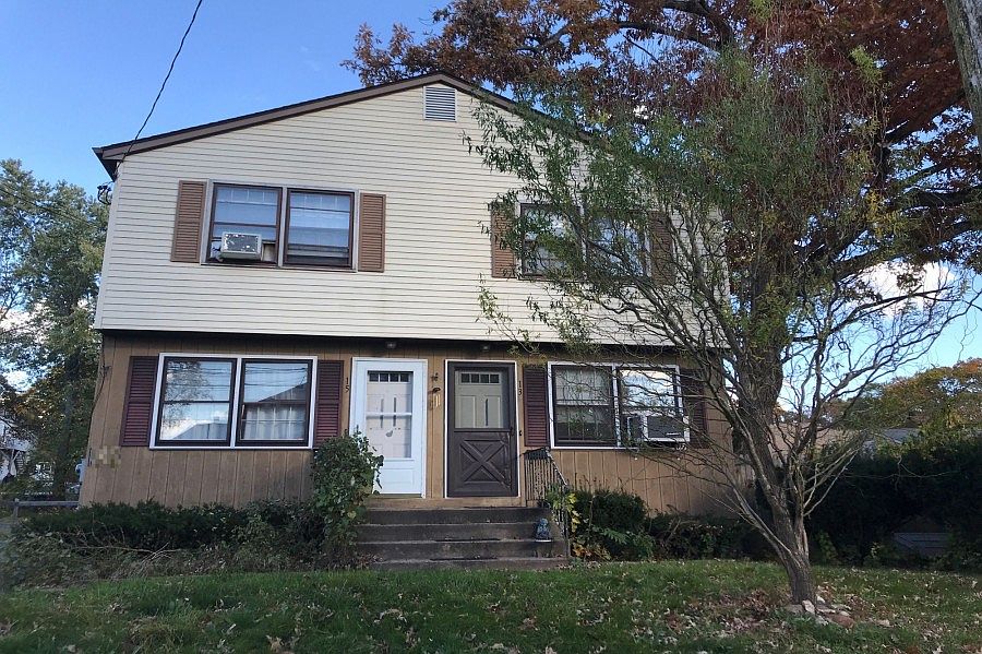 15 Clinton St, Manchester, CT 06040 Zillow