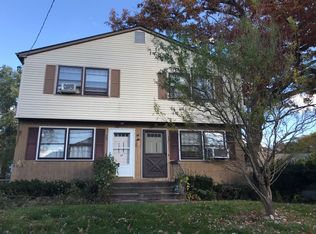 15 Clinton St, Manchester, CT 06040