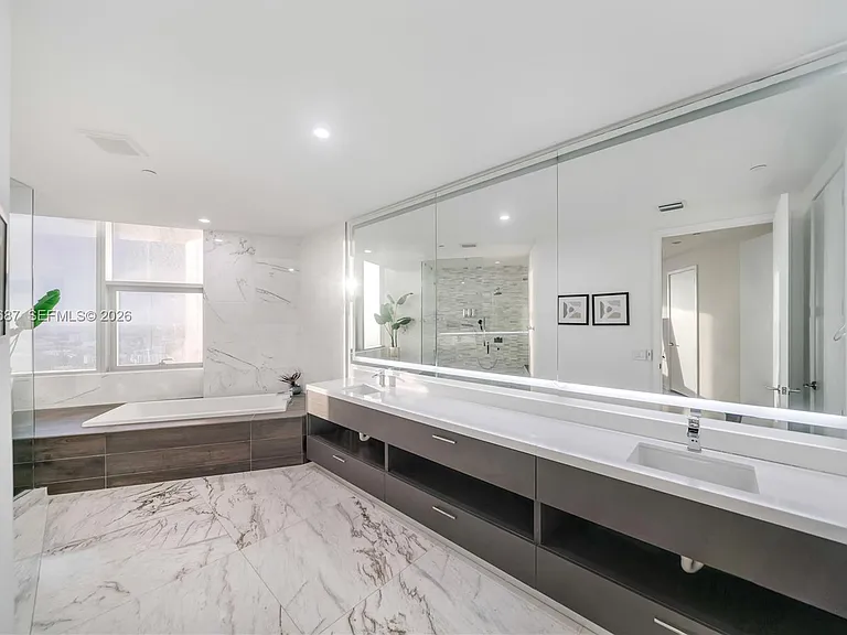 851 NE 1st Ave #Penthouse 4612 — Photo 19