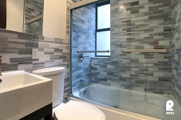 Rented by REZI | media 37