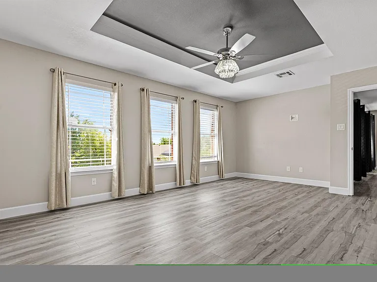 303 Quail Hollow Dr — Photo 16