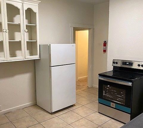 5th image of 1005 N Commerce St APT 5