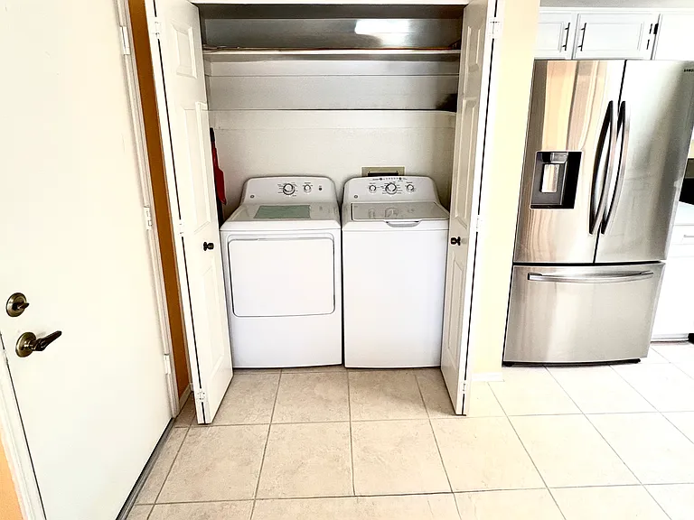 9806 W Kerry Ln — Photo 23