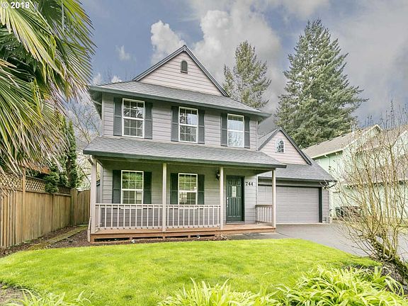 2nd image of 744 SE 24th Ave