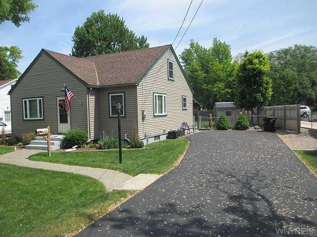 1st image of 427 Young St