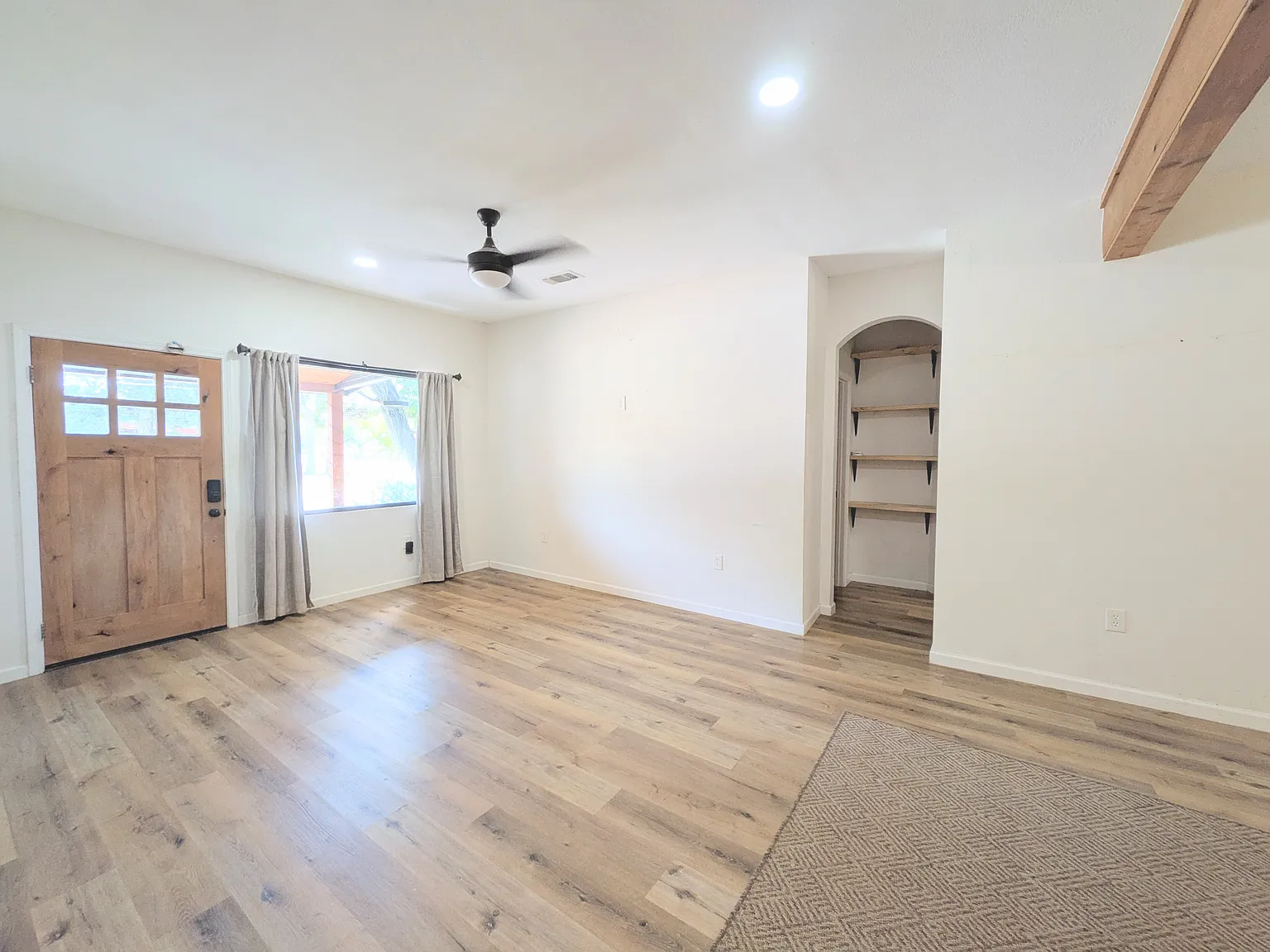 3 bed, 1254 sqft, $2,100 — Photo 4