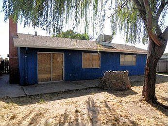 5th image of 221 Loy St