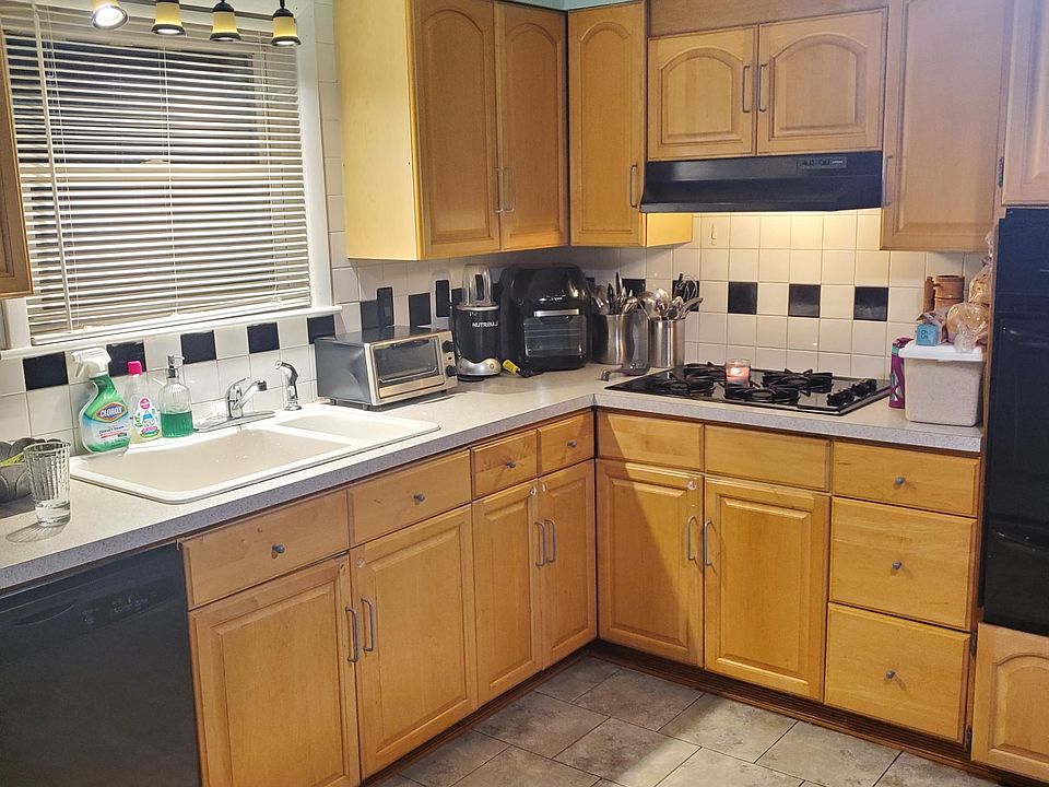 1st image of 22 Lennon Ave #1
