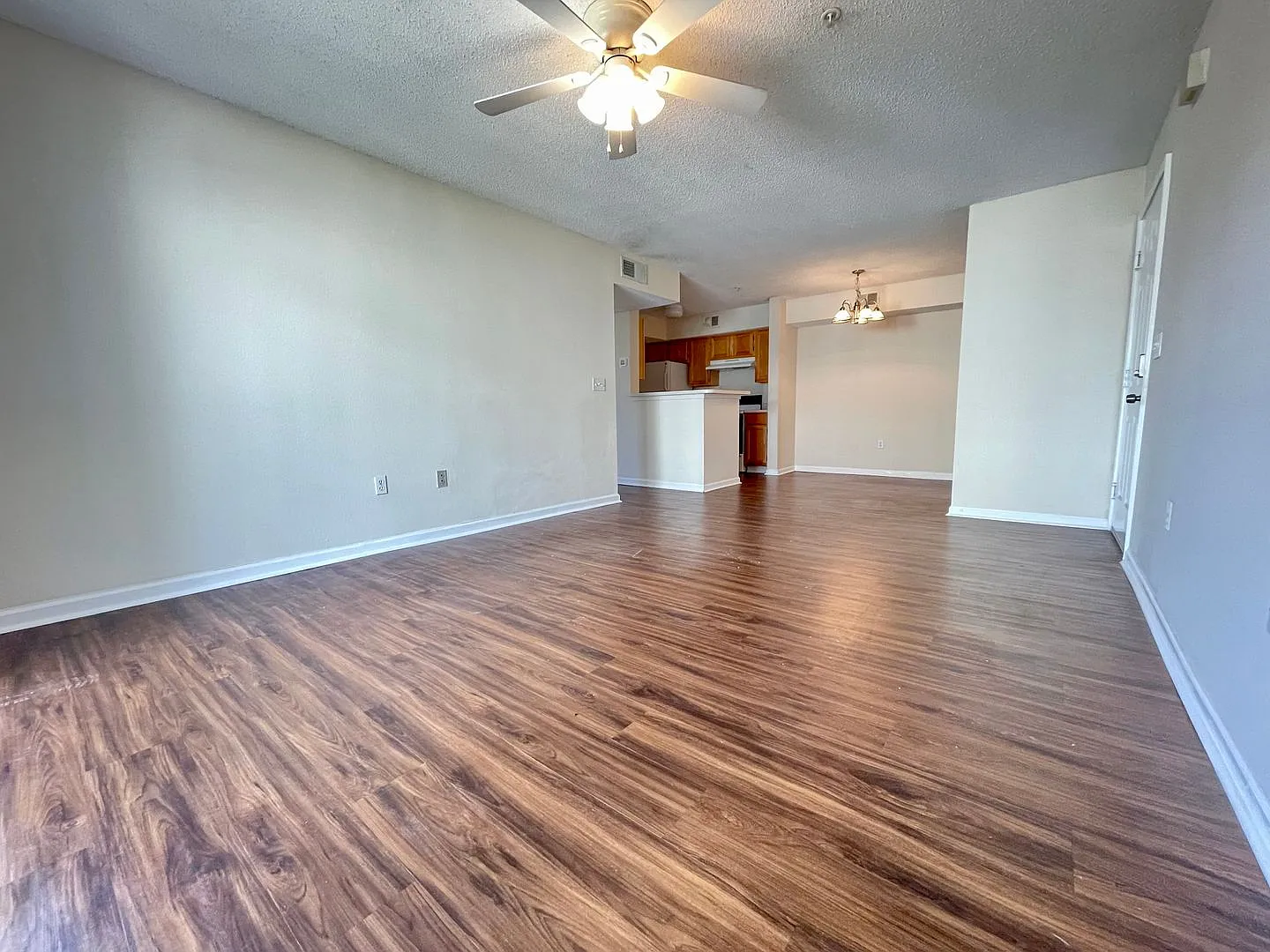 Cozy 2B/2B Unfurnished Condo near Beach in the Heart of Destin! — Photo 2