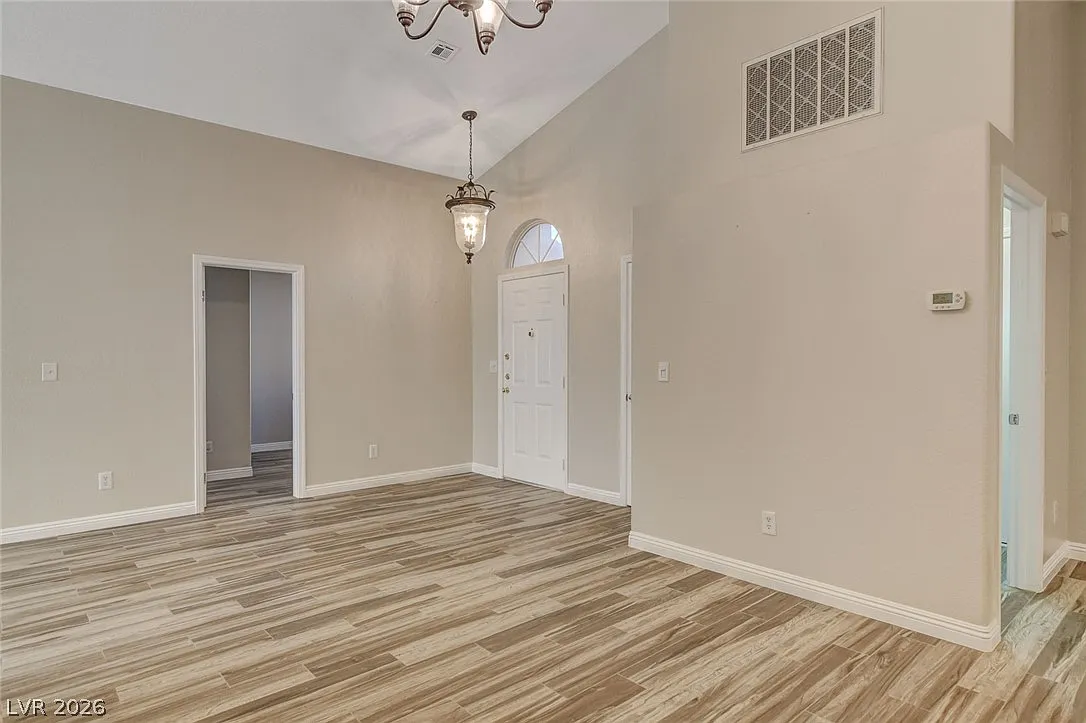 3 bed, 2.0 bath, 1459 sqft, $2,210 — Photo 4