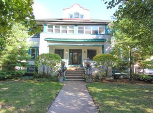 142 S Ridgeland Ave, Oak Park, IL 60302