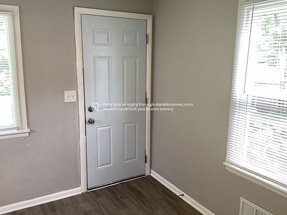 3rd image of 3038 E 60th St