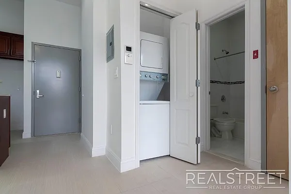 Rented by Real Street Inc | media 6