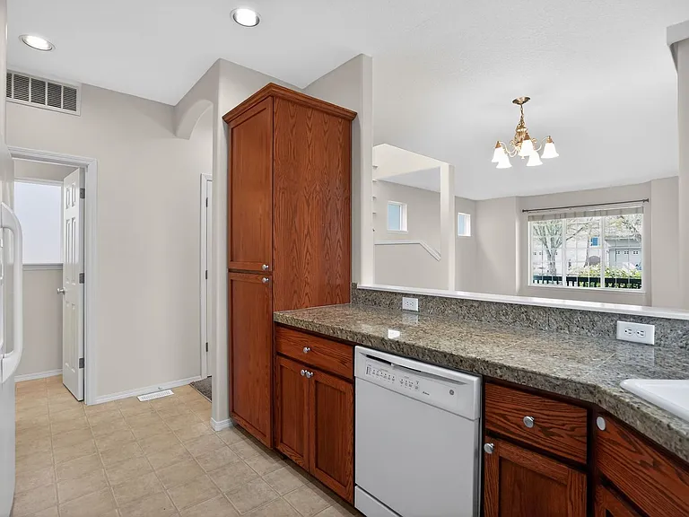 1052 SE Portlandia Ave — Photo 4