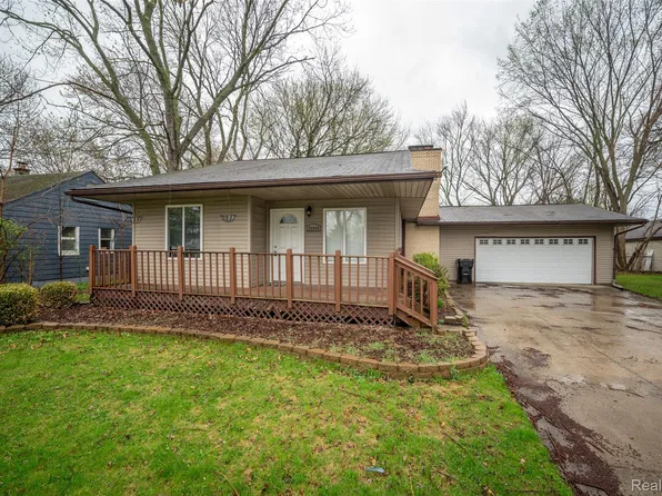 20000 Homeland St, Roseville, MI 48066