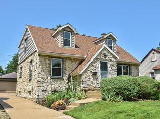 819 S 90th St, West Allis, WI 53214