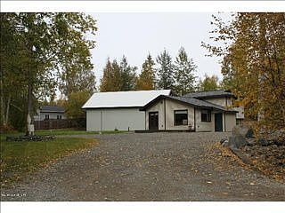 Great location close to Wasilla and easily accessible