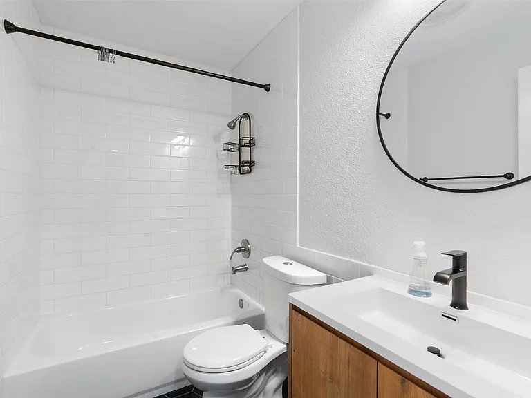 7806 Woodcroft Dr — Photo 20