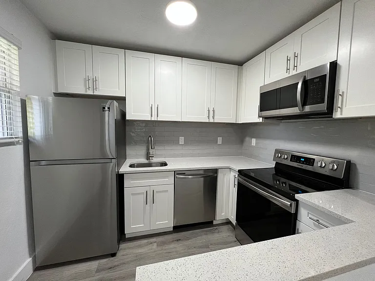 1950 NW 2nd Ct #11 — Photo 7