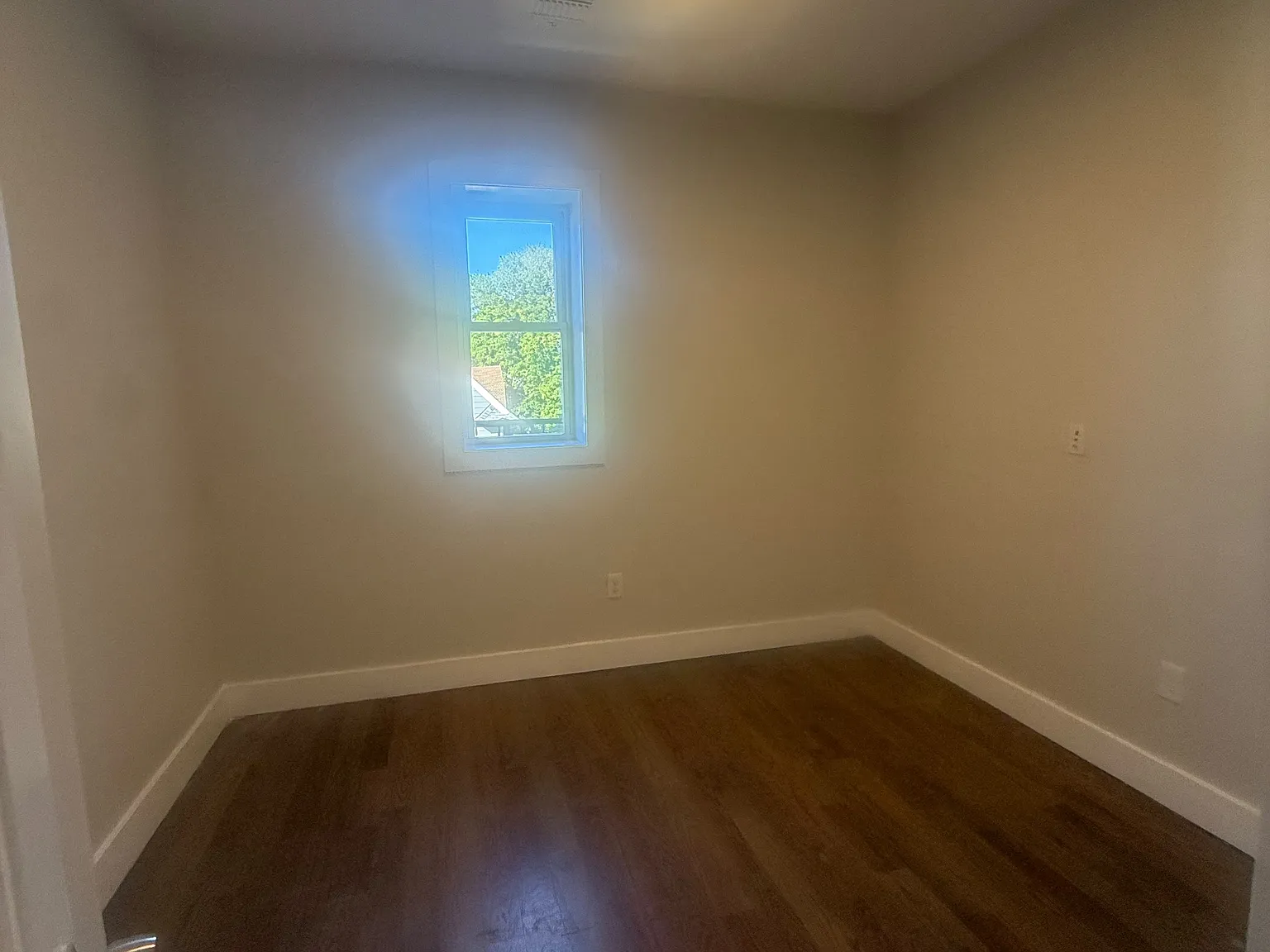 3 bed, 1200 sqft, $2,050 — Photo 3