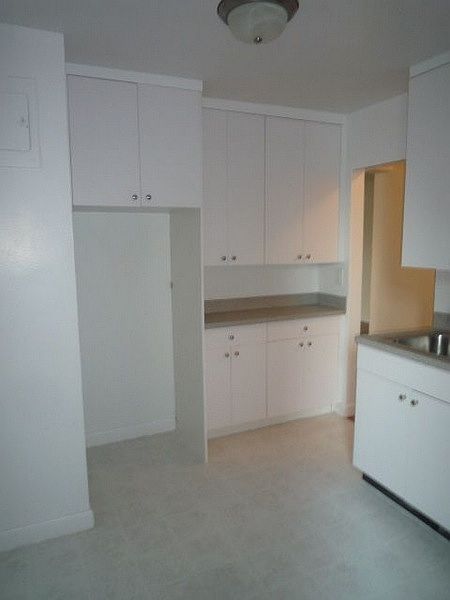 2nd image of 4439 Colden St
