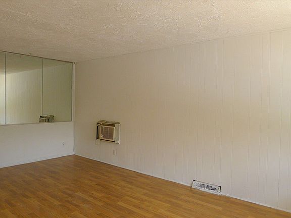 3rd image of 2073 Homer Ave
