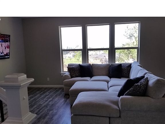 4th image of 2810 NE 72nd St