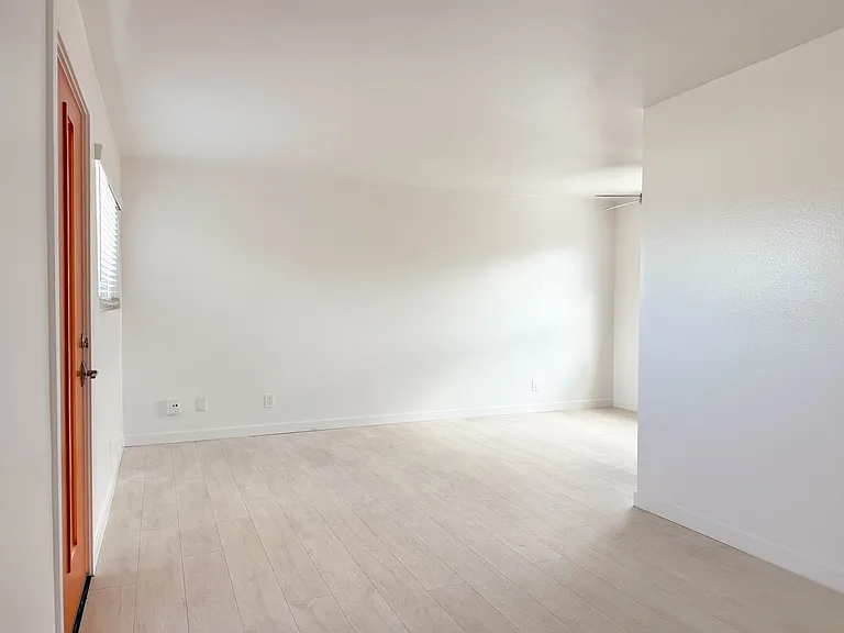 4639 Bancroft St — Photo 8