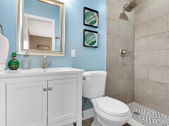 3rd image of 560 SE 3rd Ave #0