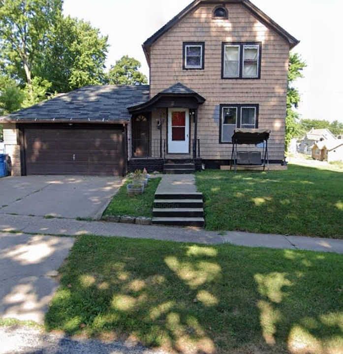 1st image of 202 13th St