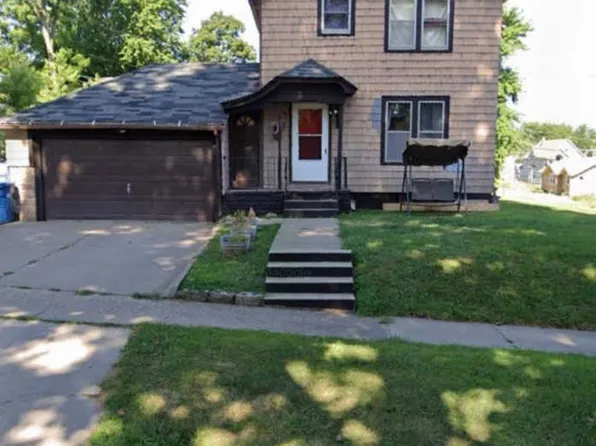 202 13th St, Silvis, IL 61282