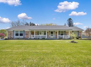 S87W27825 Hidden Lakes Dr, Mukwonago, WI 53149