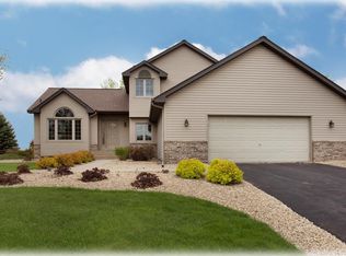 85 Pondview Dr, Loretto, MN 55357