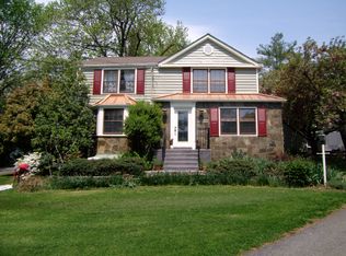 6321 Wilson Ln, Bethesda, MD 20817