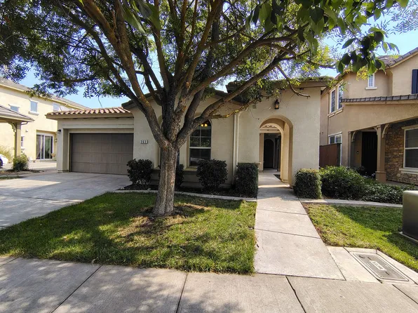 363 Cabernet Dr, Oakdale, CA 95361