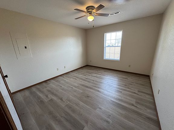 4th image of 219 Aaron Ln