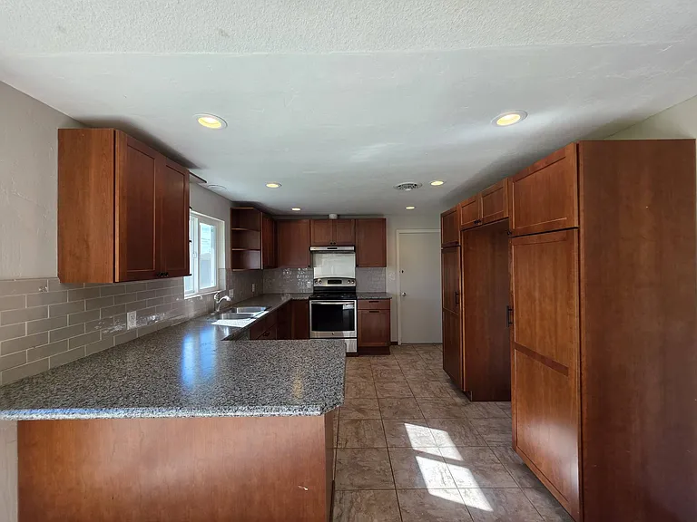 1601 S Yelm St — Photo 6