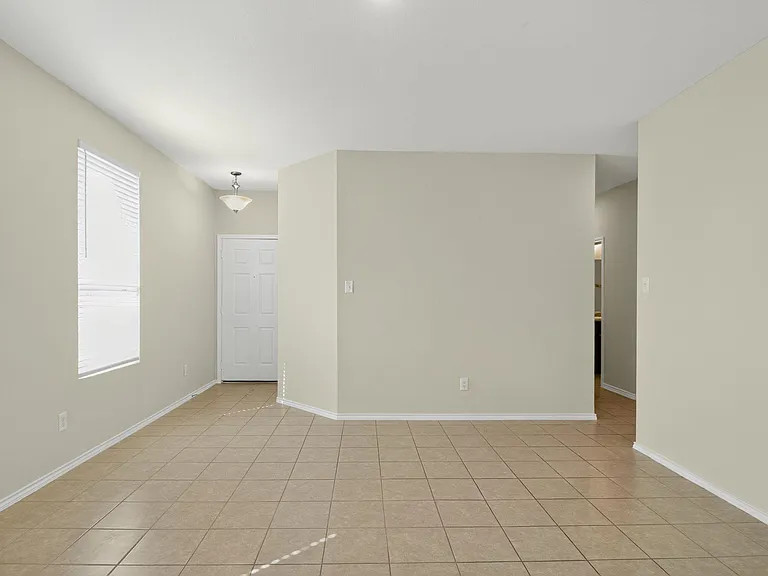 137 Miracle Dr — Photo 11