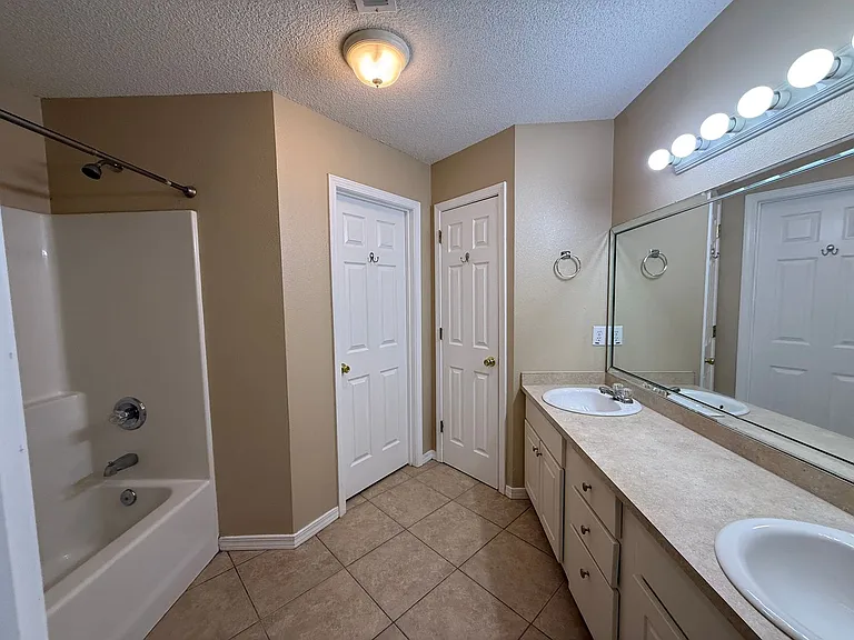 2809 E Johnson Ave #A — Photo 8