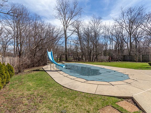 3rd image of 65 Hemlock Ln