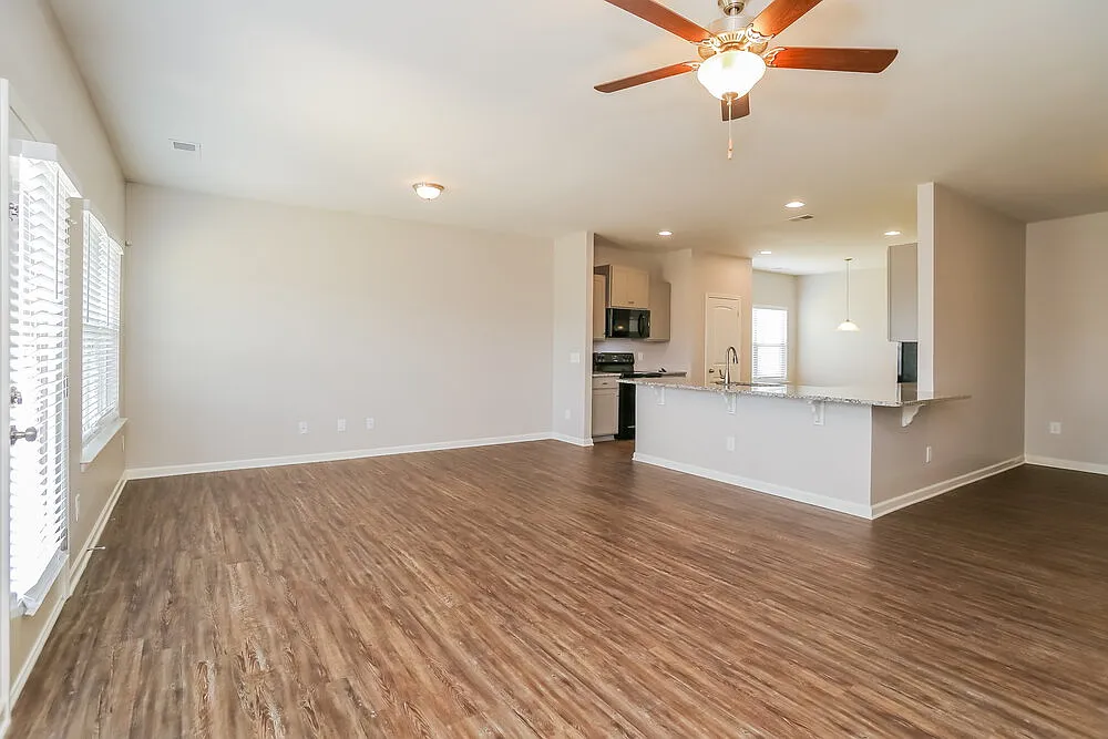 3 bed, 2.0 bath, 1662 sqft, $1,955 — Photo 4