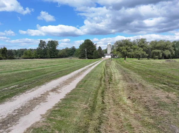 11395 E Millbrook Rd, Shepherd, MI 48883